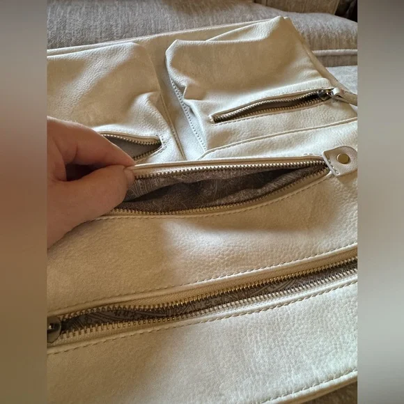 Shiraleah Cream Vegan Leather Shoulder Bag with Practical Design - Picture 5 of 12